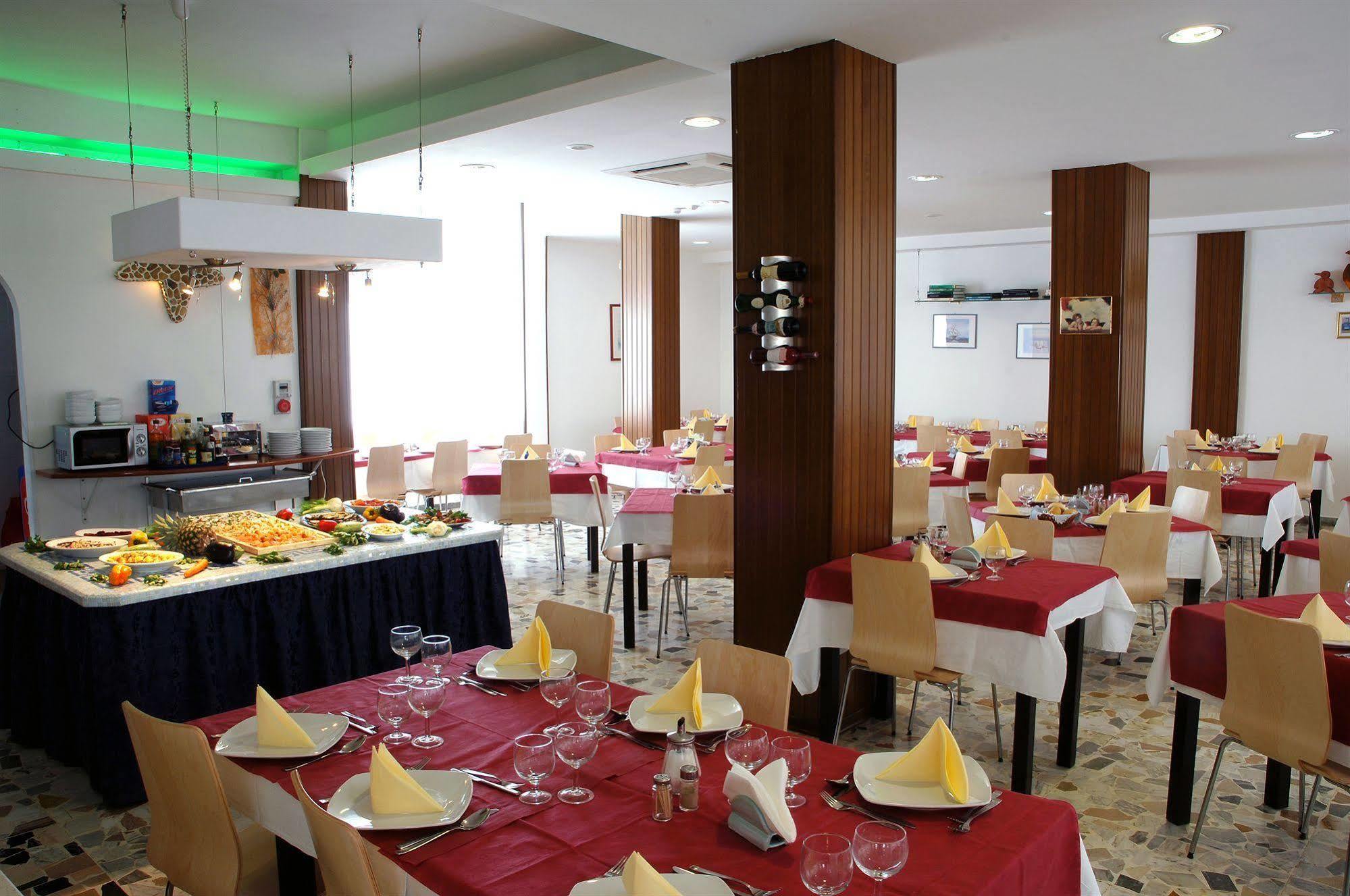 Esperia Hotel *